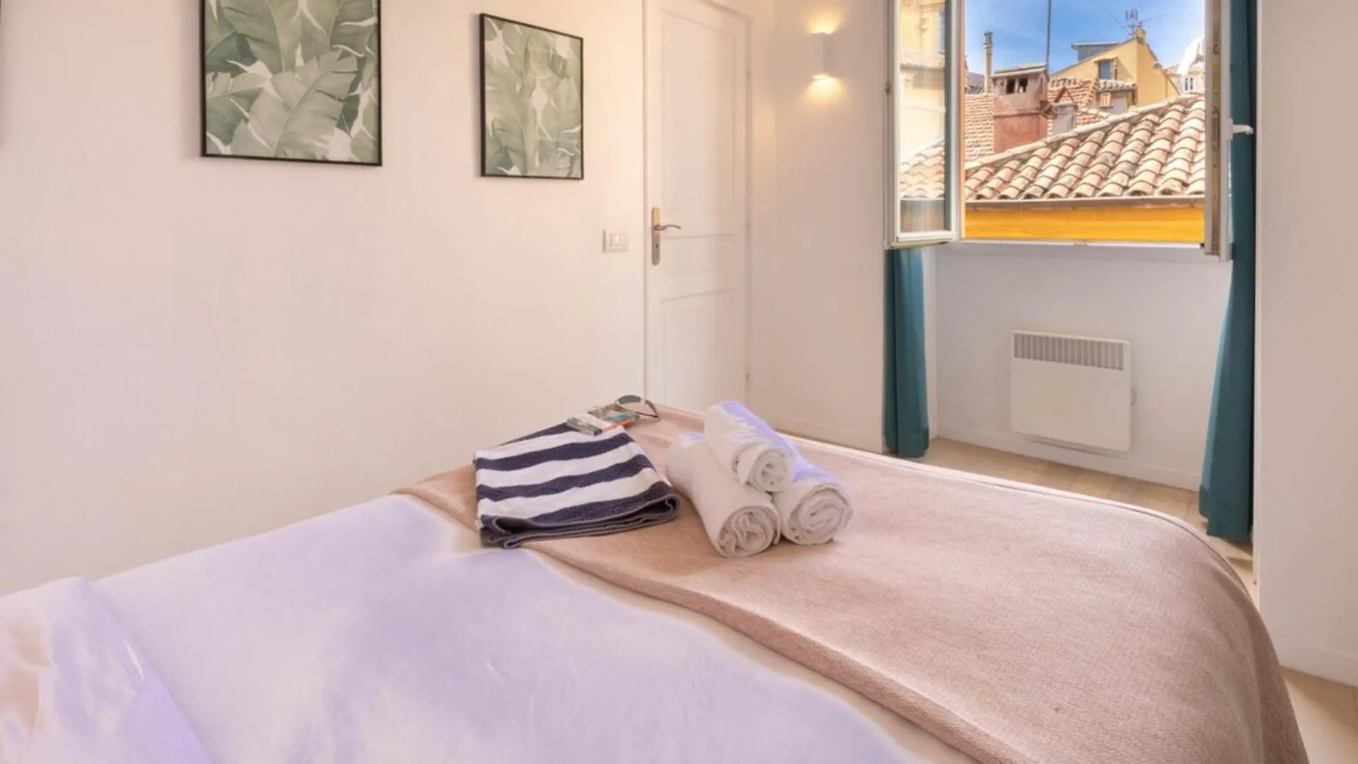 06A3 - Lovely Apartment In The Heart Of Old Nice France