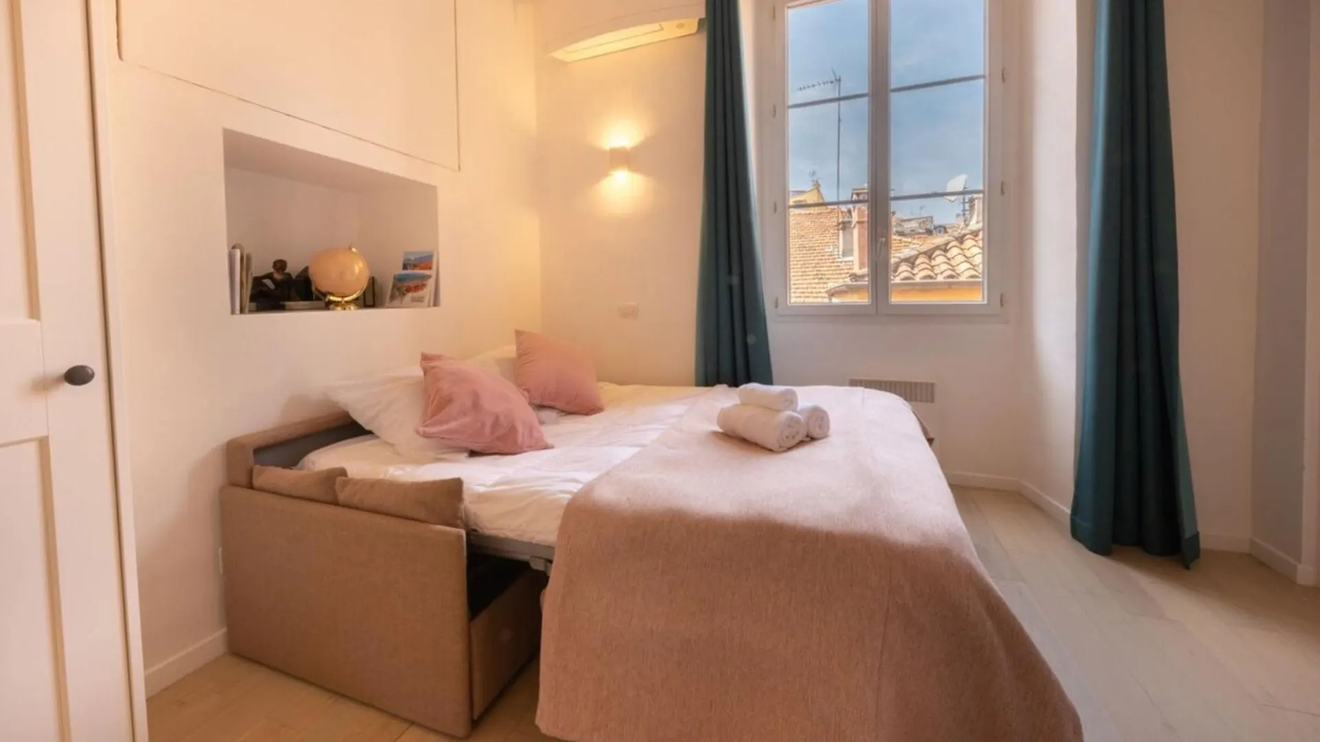 06A3 - Lovely Apartment In The Heart Of Old Nice 0*,  France