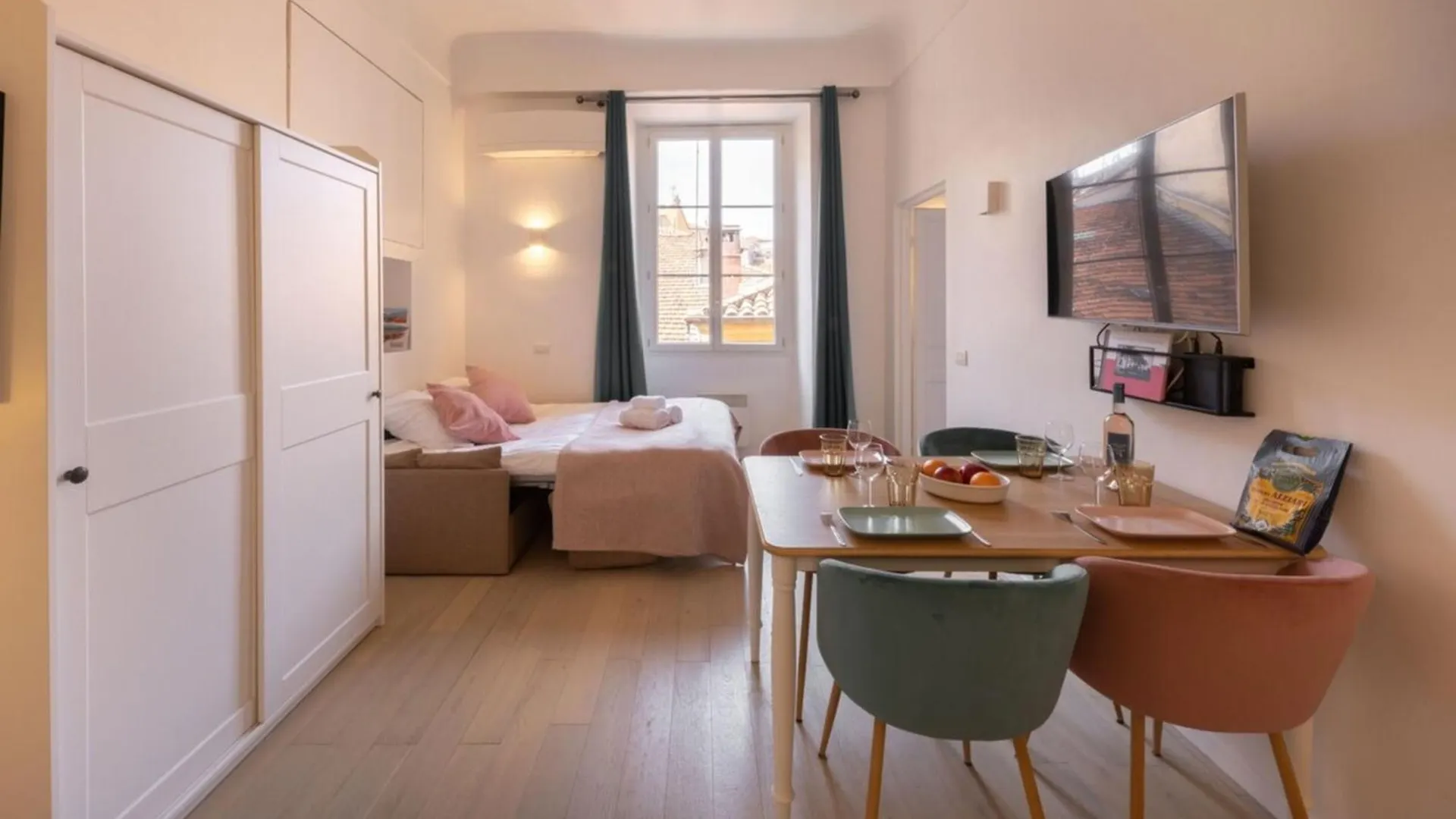 06A3 - Lovely Apartment In The Heart Of Old Nice France