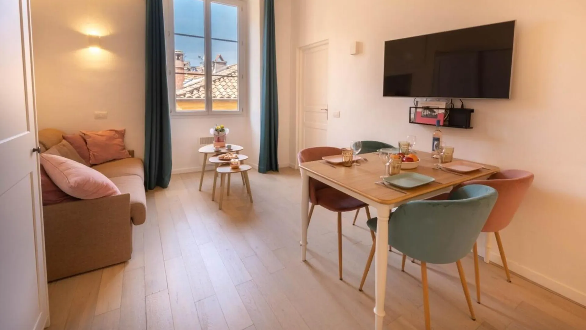 06A3 - Lovely Apartment In The Heart Of Old Nice France